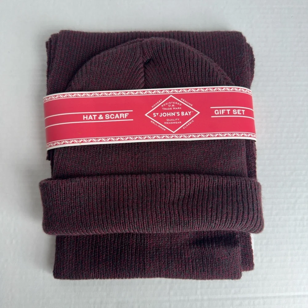 St. John's Bay Men's Hat & Scarf Set  one size fit all